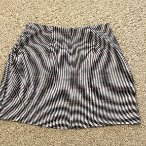 Mini skirt - Picture 2 of 2